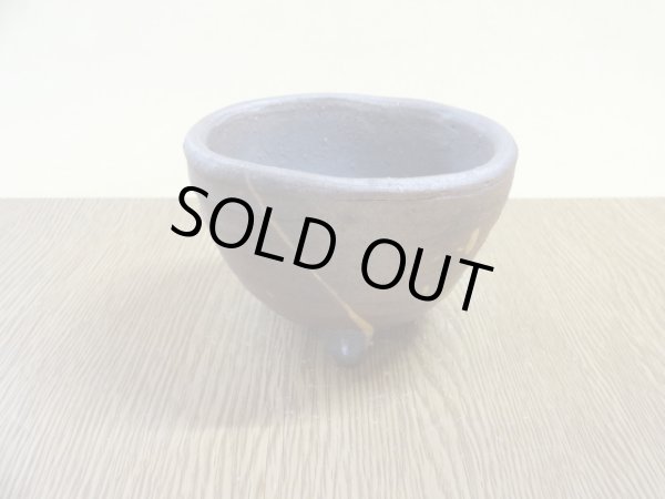 画像2: 丸三ッ足鉢/3号/焼〆 (2)