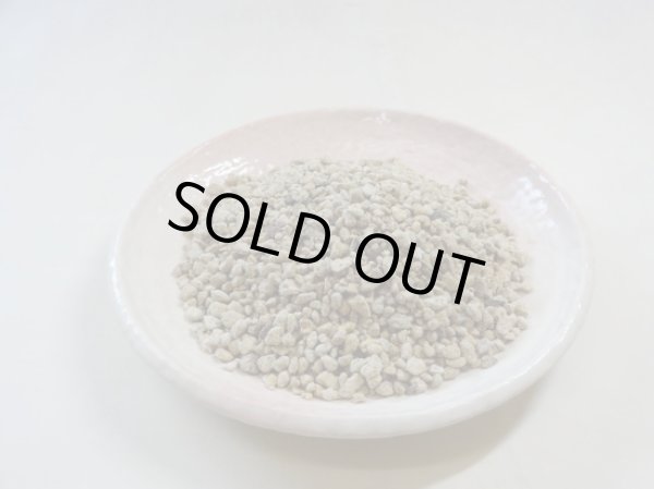 画像2: 軽石砂 小粒(14L) (2)