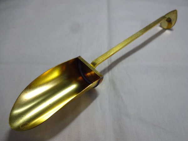 画像2: 真鍮古典植物用土入 コテ付 (2)